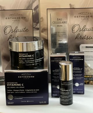 🌞 Rozjasněte svou pleť s Vitamin C!🌞 Objevte kouzlo přírody s Intensive Vitamin C krémem a sérem od Institut Esthederm! 🍊✨...