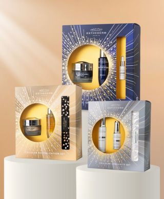 ✨Darujte péči, která přirozeně aktivuje pleť. Limitované dárkové sety s dárečkem, láskou balené 🎁🎄 Dostupné v saloně ....